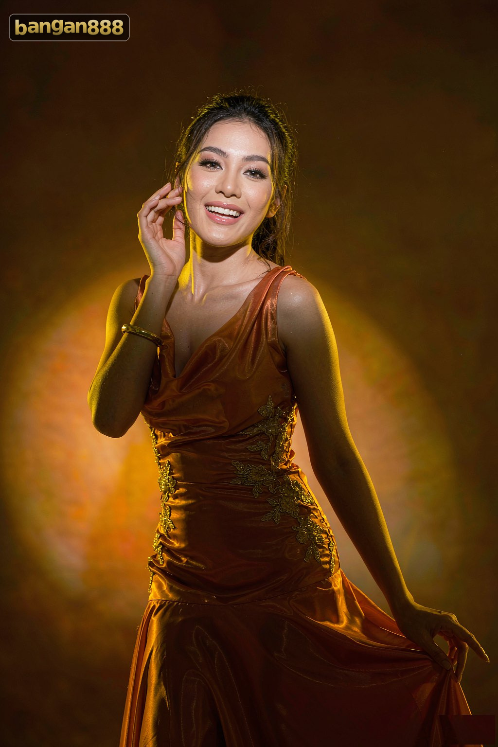 ပင်မစာမျက်နှာ ပုံ ၄